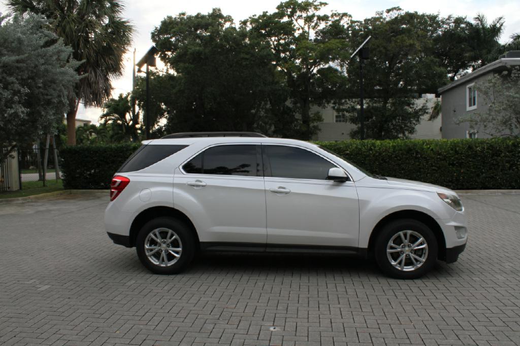 Photo 5 of this CHEVROLET EQUINOX