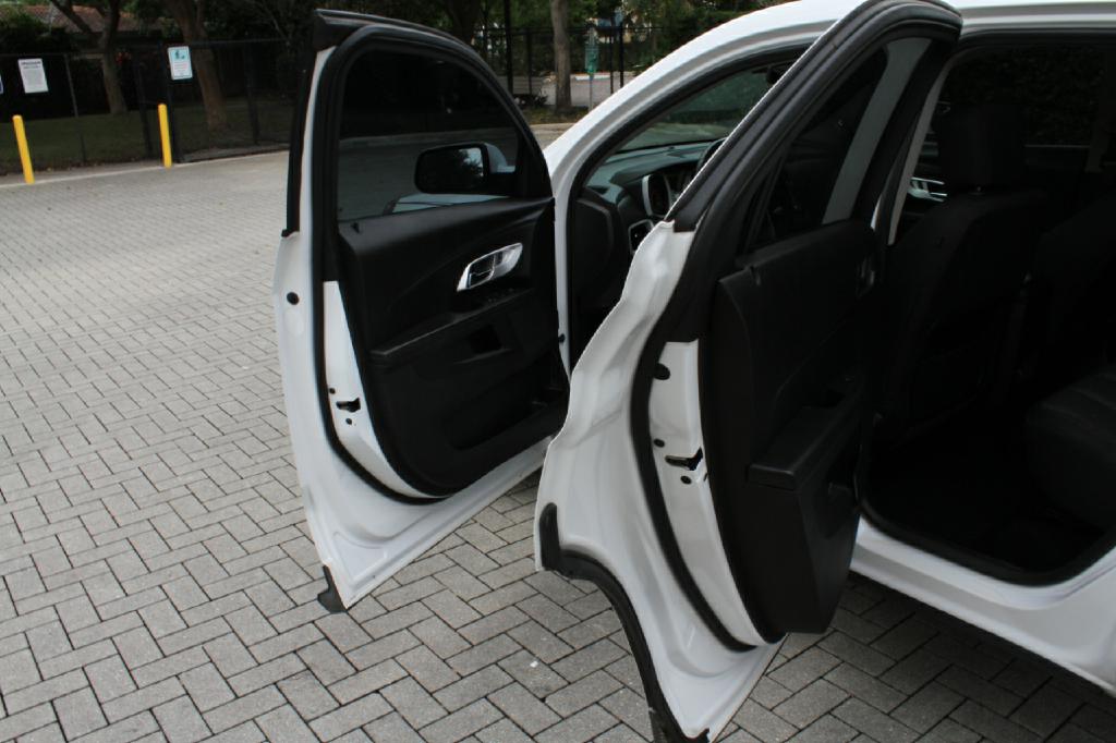 Photo 11 of this CHEVROLET EQUINOX