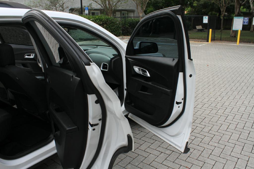 Photo 12 of this CHEVROLET EQUINOX