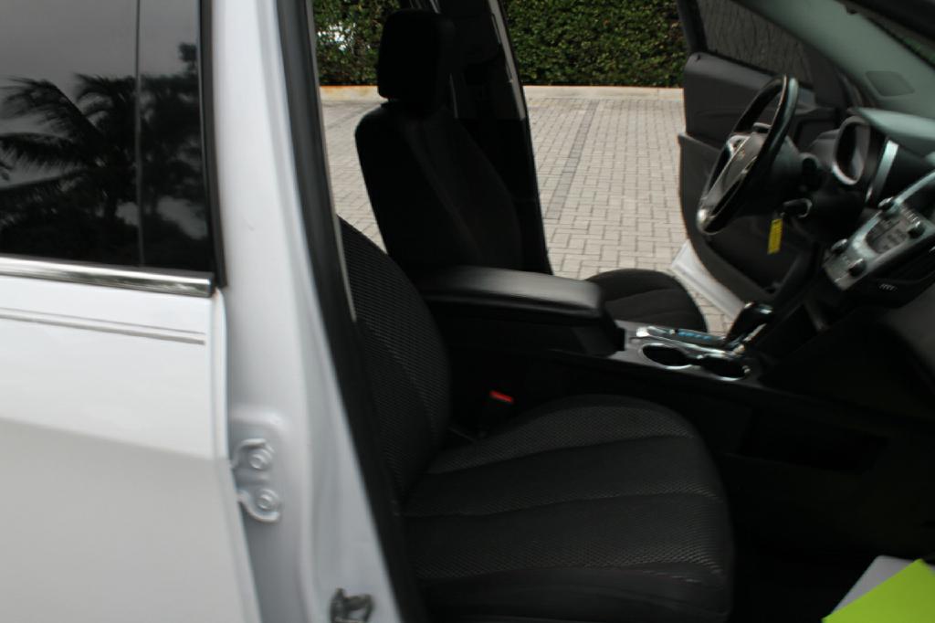 Photo 14 of this CHEVROLET EQUINOX