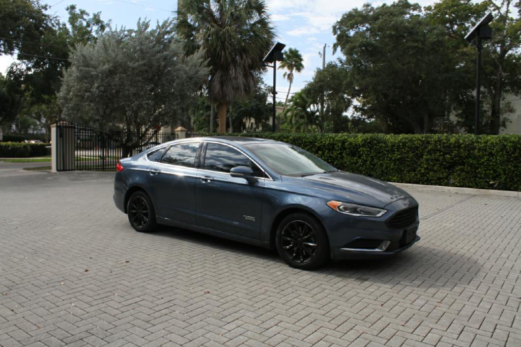 Photo 4 of this FORD FUSION ENERGI