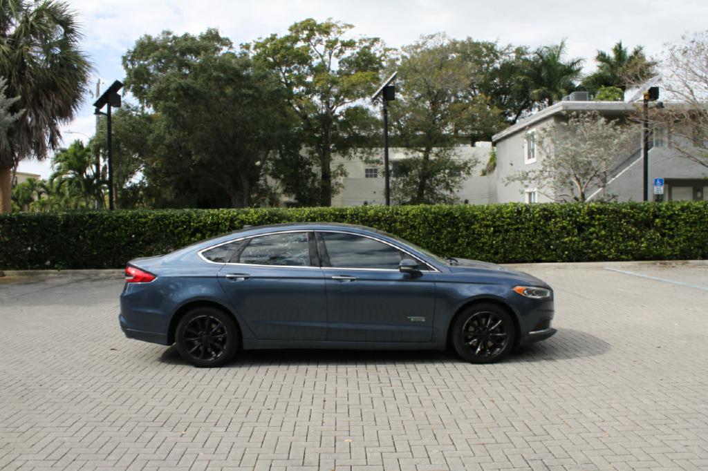 Photo 5 of this FORD FUSION ENERGI