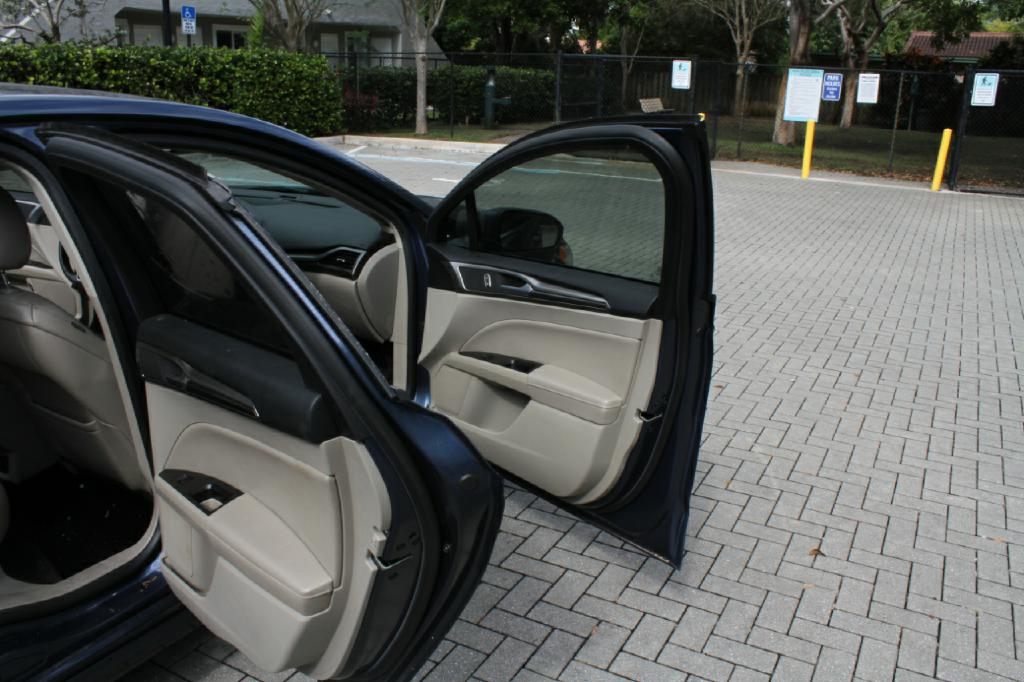 Photo 12 of this FORD FUSION ENERGI