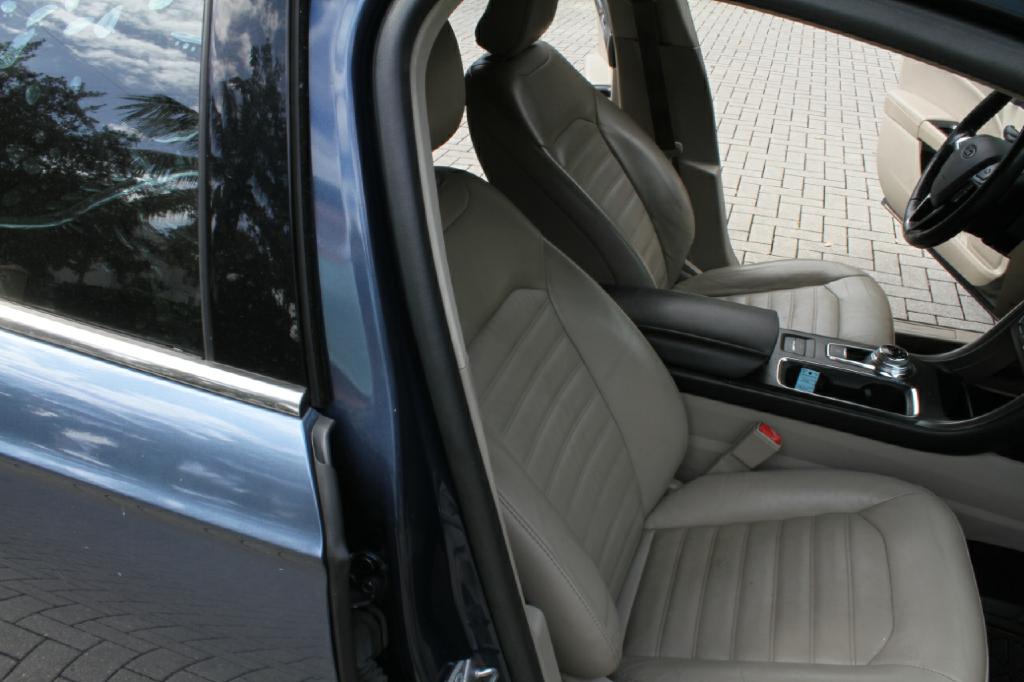 Photo 13 of this FORD FUSION ENERGI
