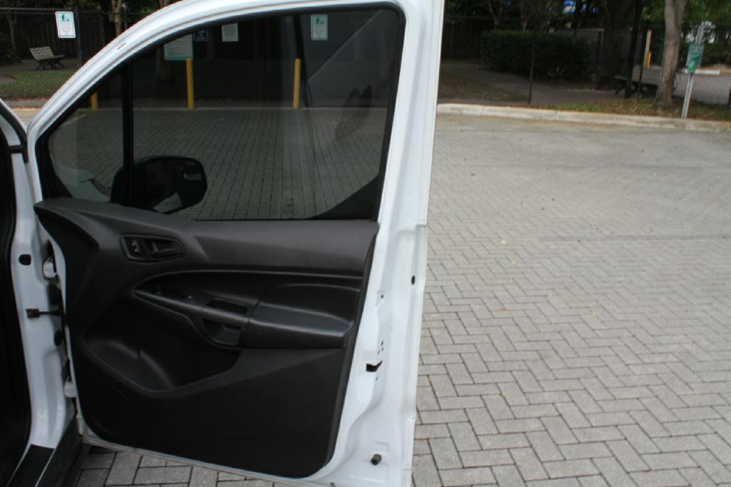 Photo 14 of this FORD TRANSIT CONNECT