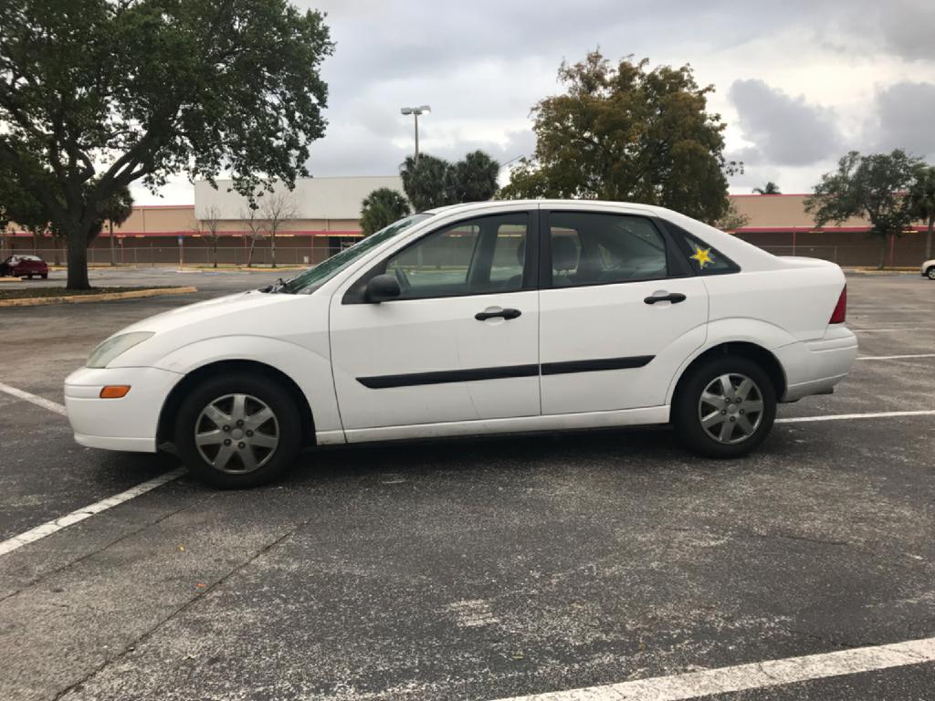 Photo 2 of this FORD FOCUS