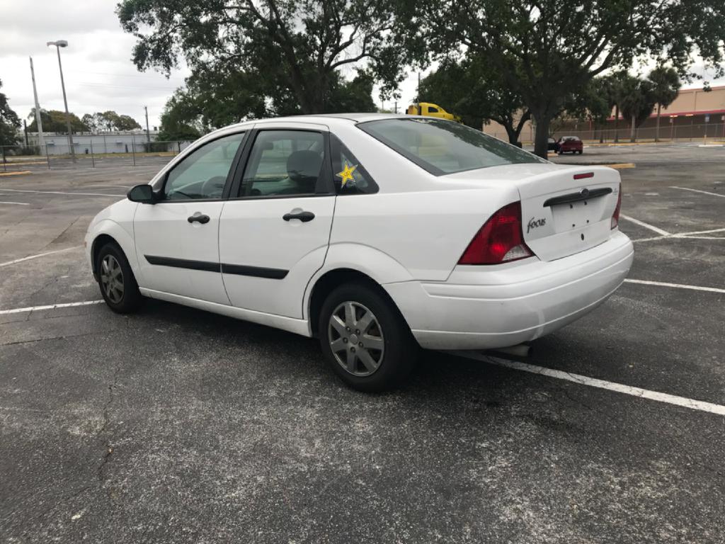Photo 8 of this FORD FOCUS