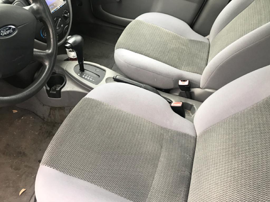Photo 9 of this FORD FOCUS