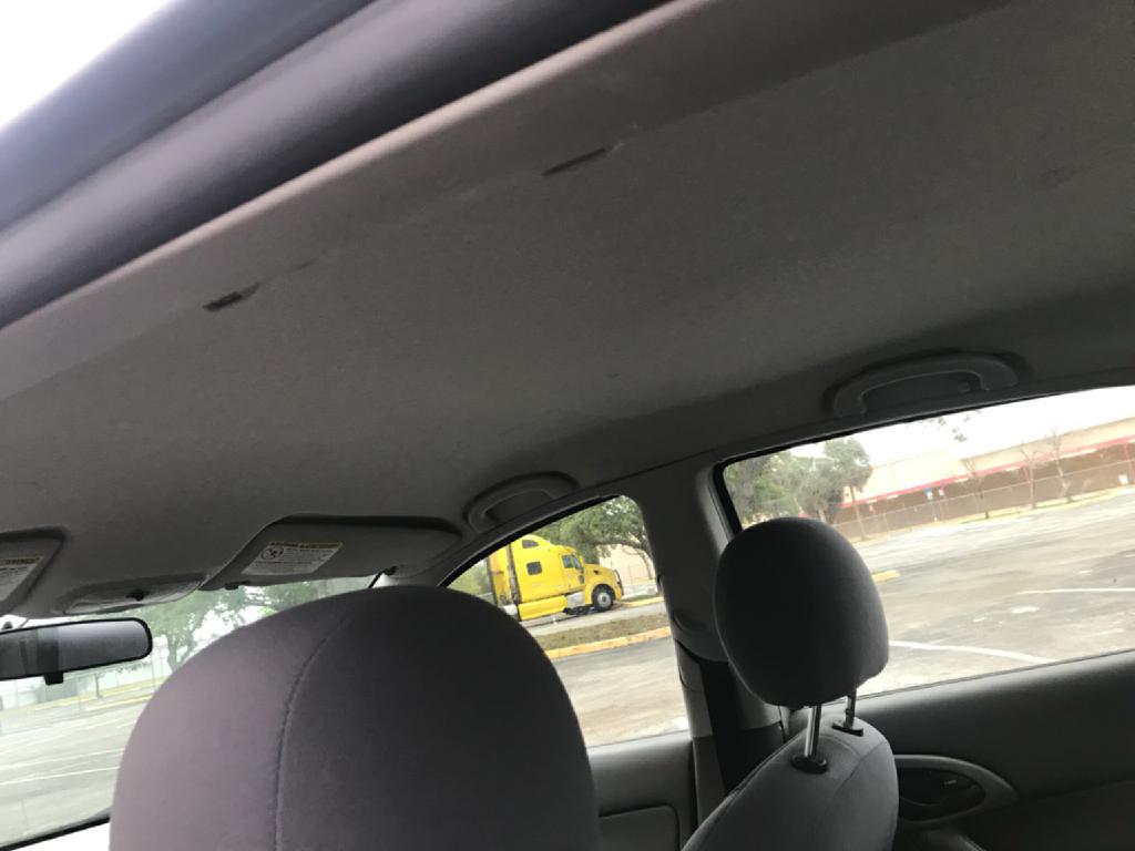 Photo 11 of this FORD FOCUS