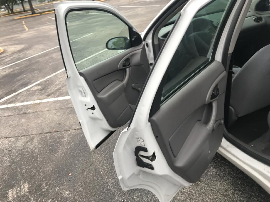 Photo 12 of this FORD FOCUS