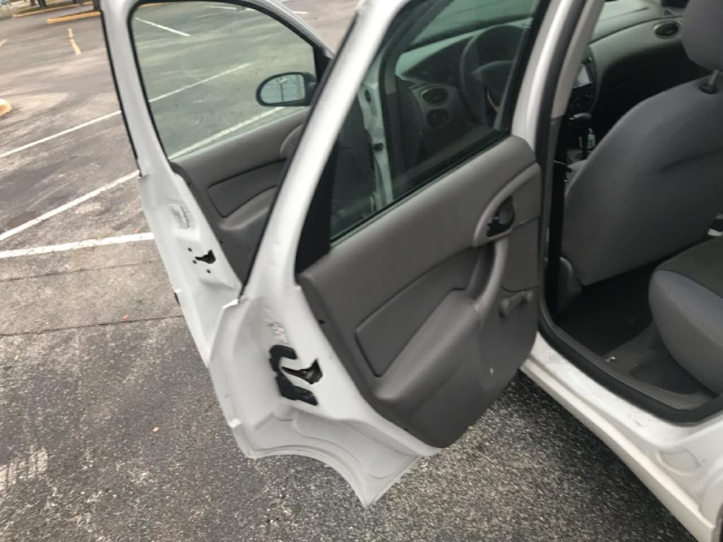 Photo 13 of this FORD FOCUS