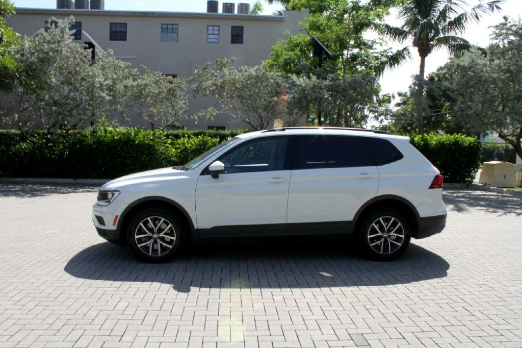 Photo 2 of this VOLKSWAGEN TIGUAN
