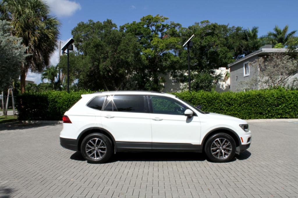 Photo 5 of this VOLKSWAGEN TIGUAN