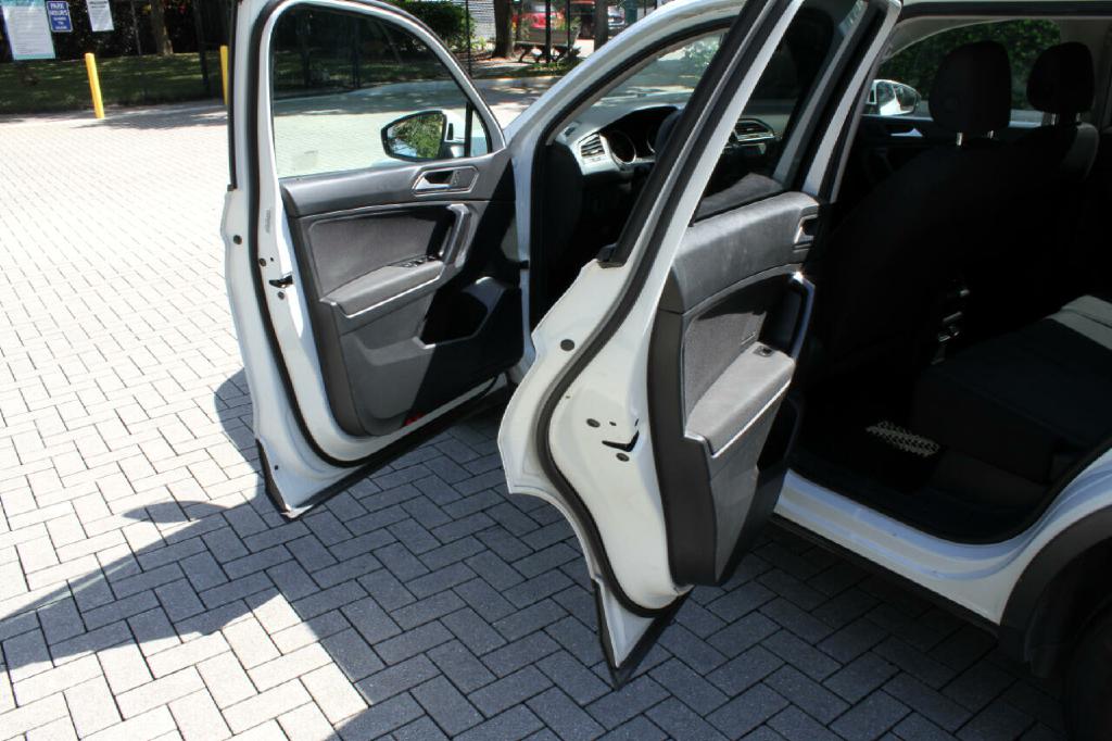 Photo 11 of this VOLKSWAGEN TIGUAN