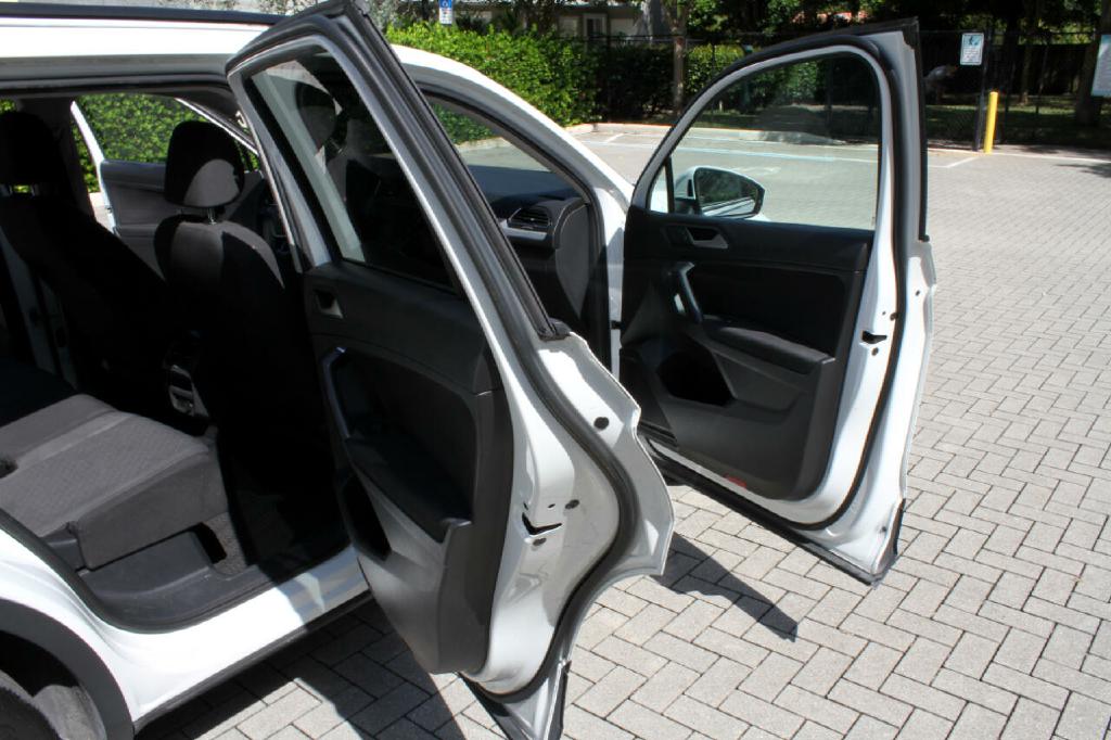 Photo 12 of this VOLKSWAGEN TIGUAN