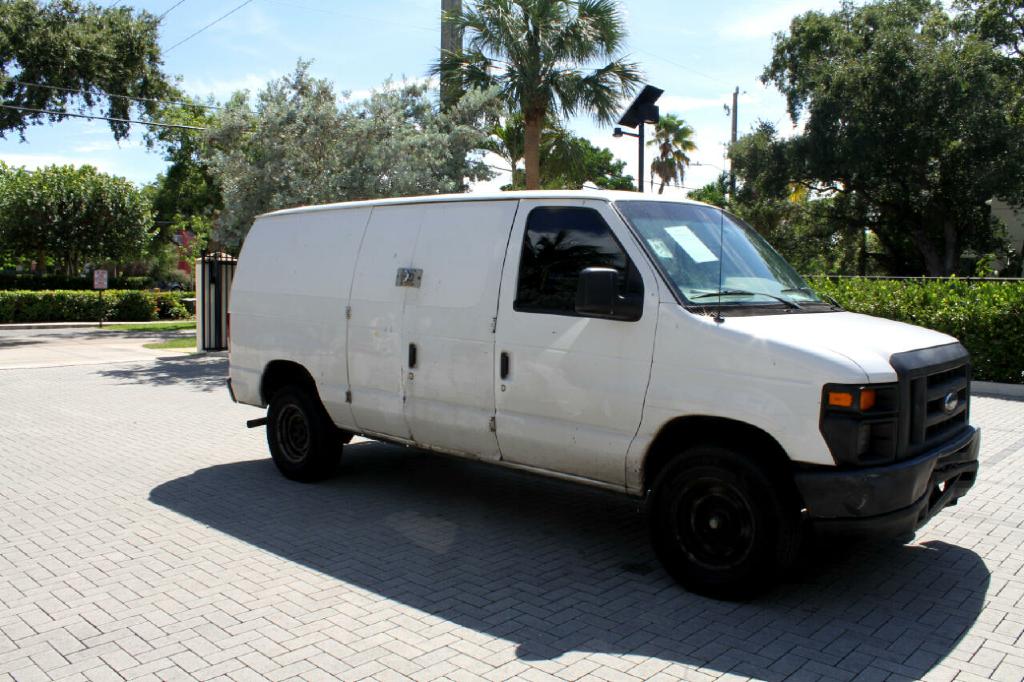 Photo 3 of this FORD ECONOLINE
