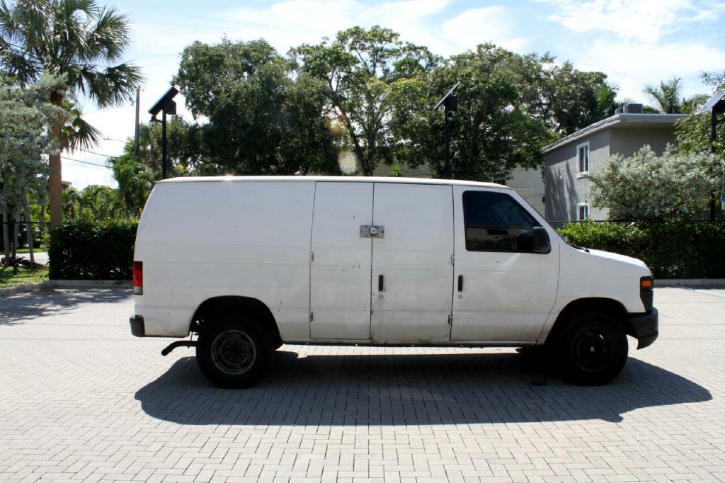 Photo 4 of this FORD ECONOLINE