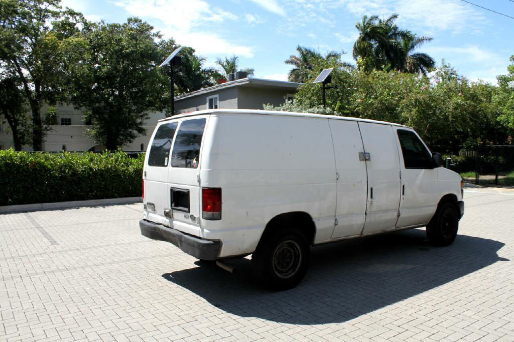 Photo 5 of this FORD ECONOLINE