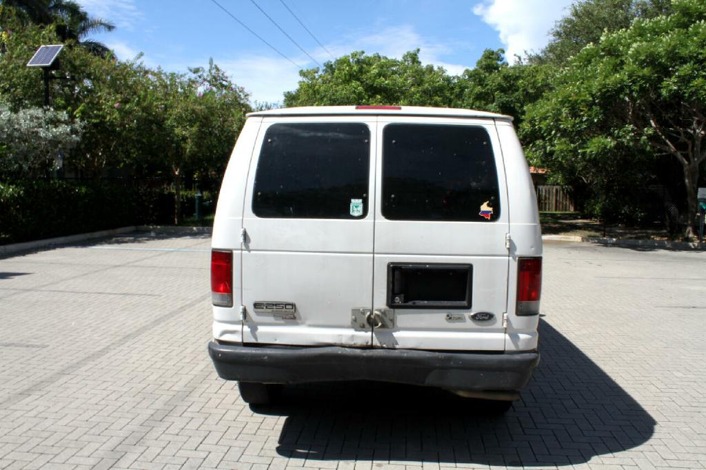 Photo 6 of this FORD ECONOLINE