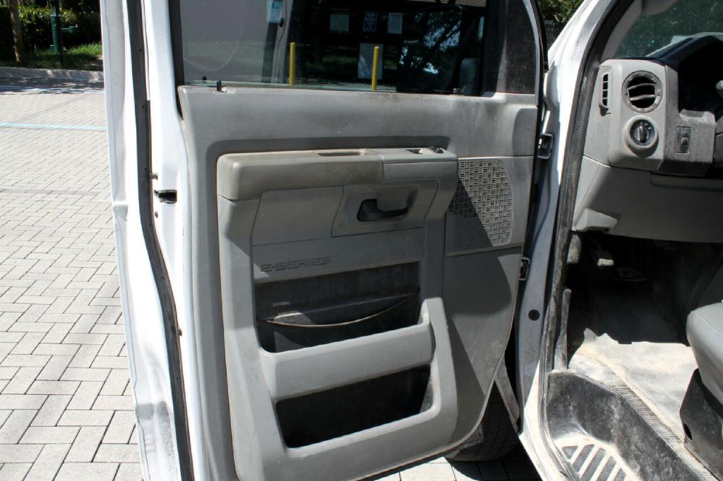 Photo 10 of this FORD ECONOLINE