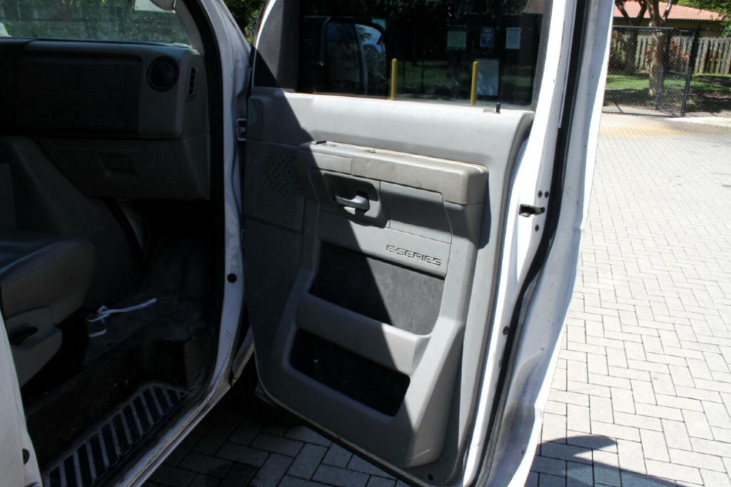 Photo 11 of this FORD ECONOLINE
