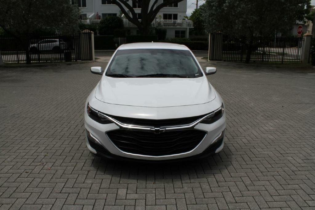 Photo 3 of this CHEVROLET MALIBU