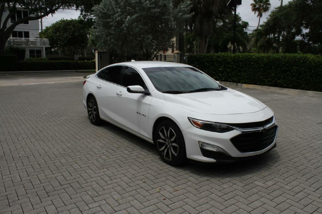 Photo 4 of this CHEVROLET MALIBU