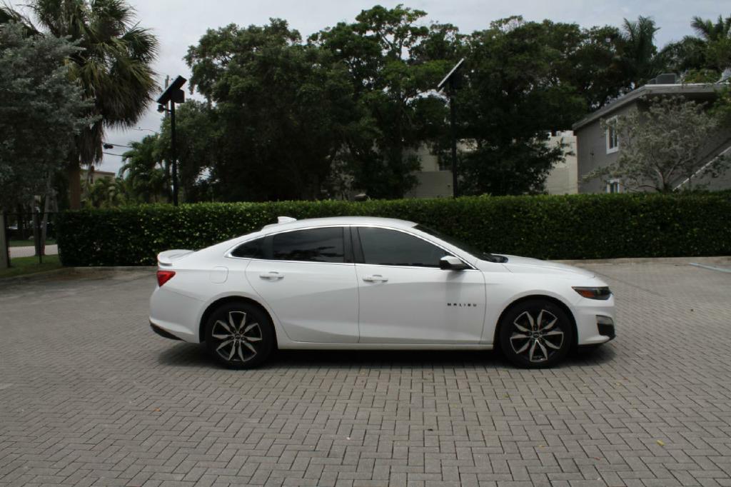 Photo 5 of this CHEVROLET MALIBU