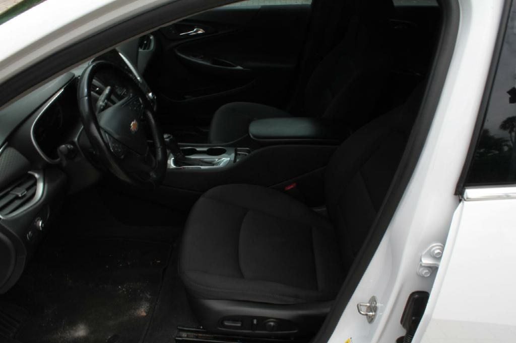 Photo 9 of this CHEVROLET MALIBU