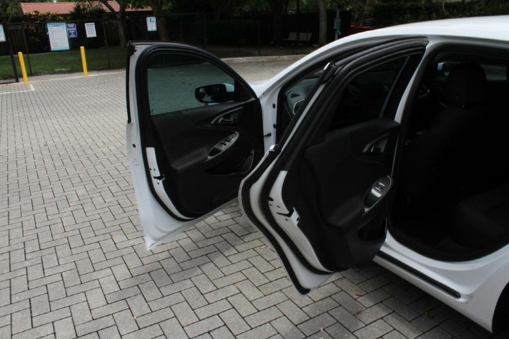 Photo 11 of this CHEVROLET MALIBU