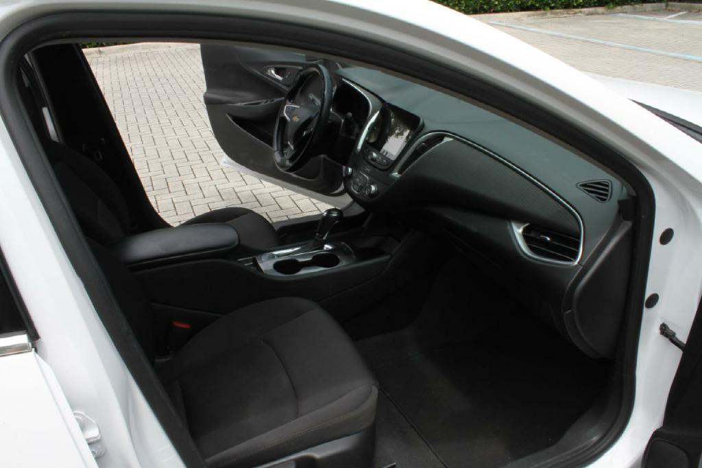Photo 14 of this CHEVROLET MALIBU