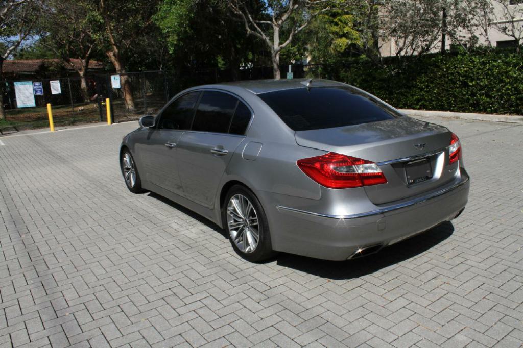 Photo 6 of this HYUNDAI GENESIS