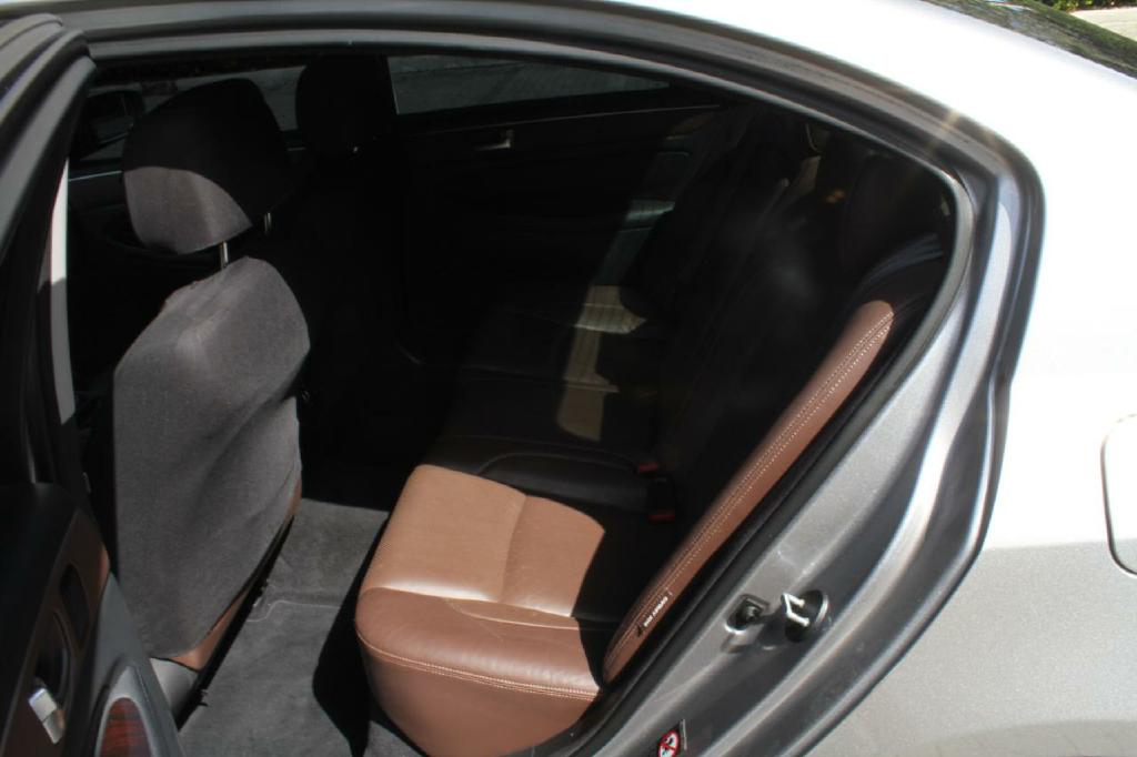 Photo 8 of this HYUNDAI GENESIS