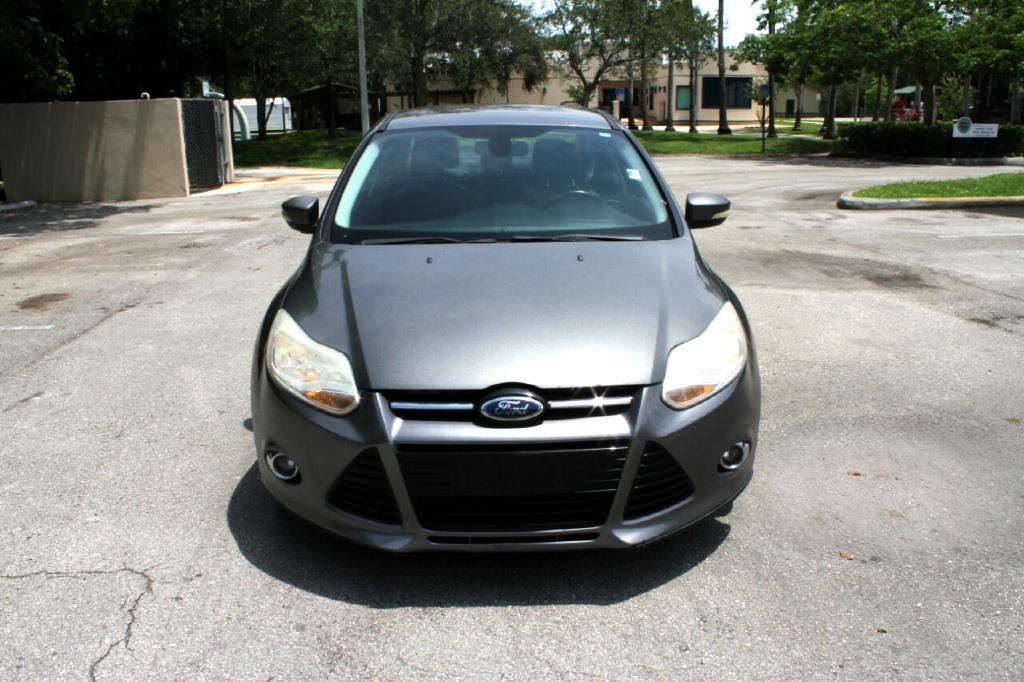 Photo 2 of this FORD FOCUS