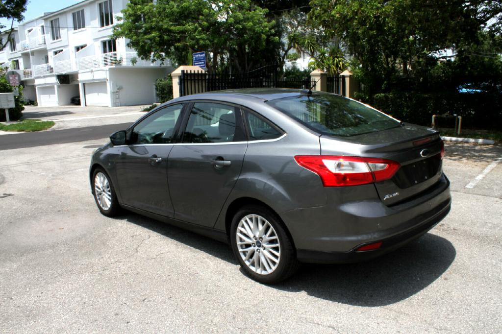 Photo 5 of this FORD FOCUS