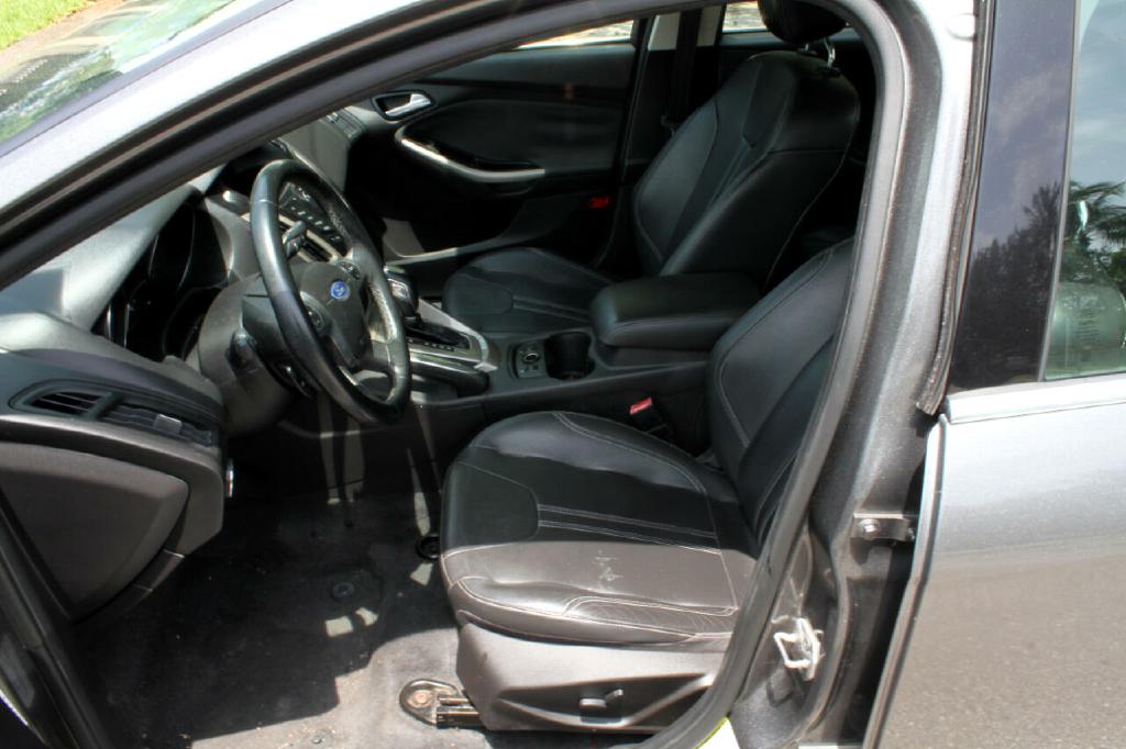 Photo 9 of this FORD FOCUS