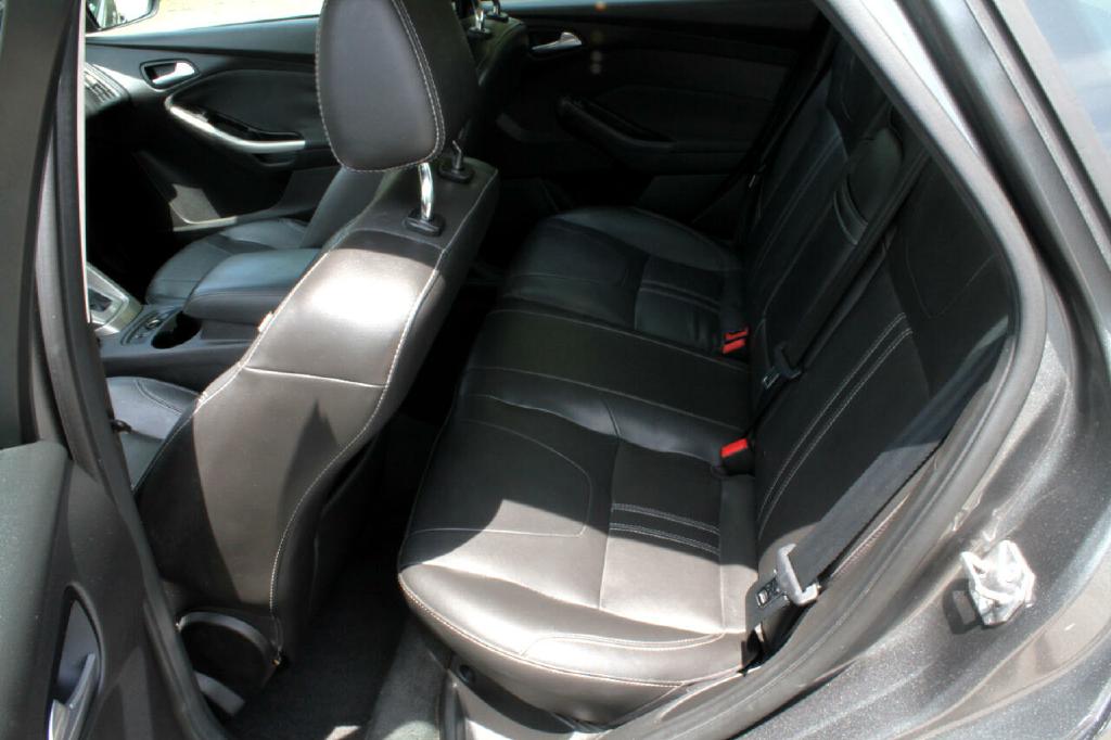 Photo 10 of this FORD FOCUS