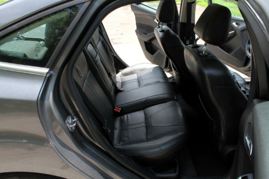 Photo 13 of this FORD FOCUS