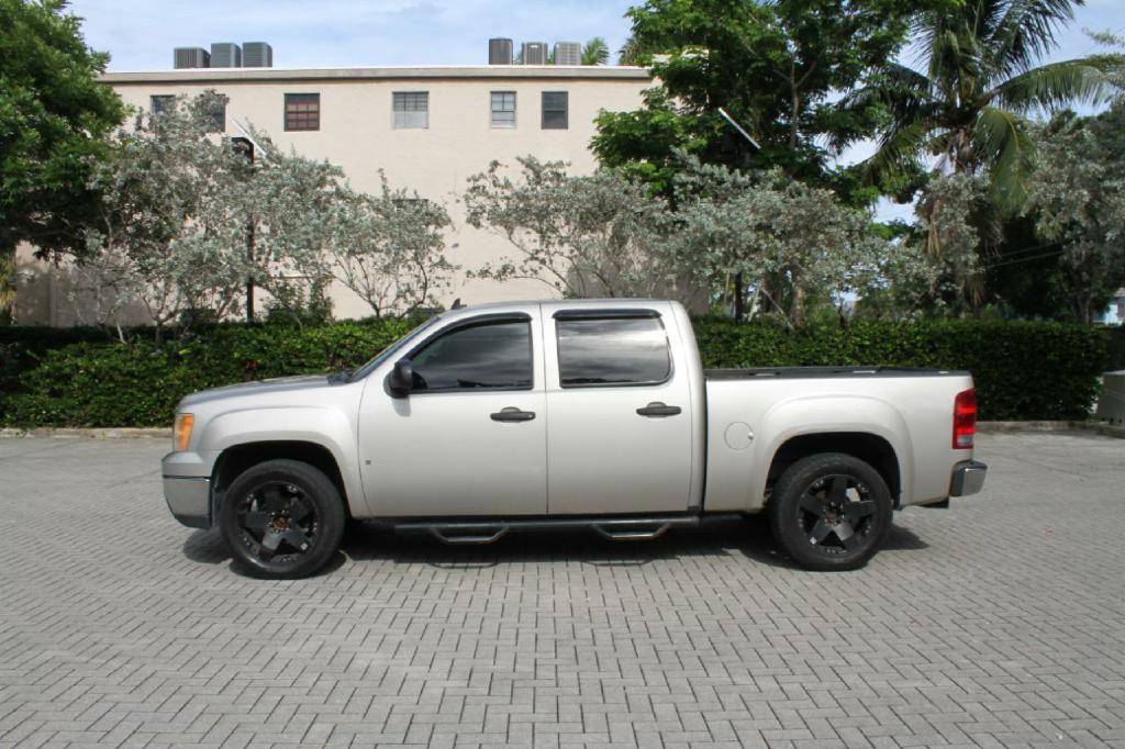 Photo 2 of this GMC SIERRA 1500