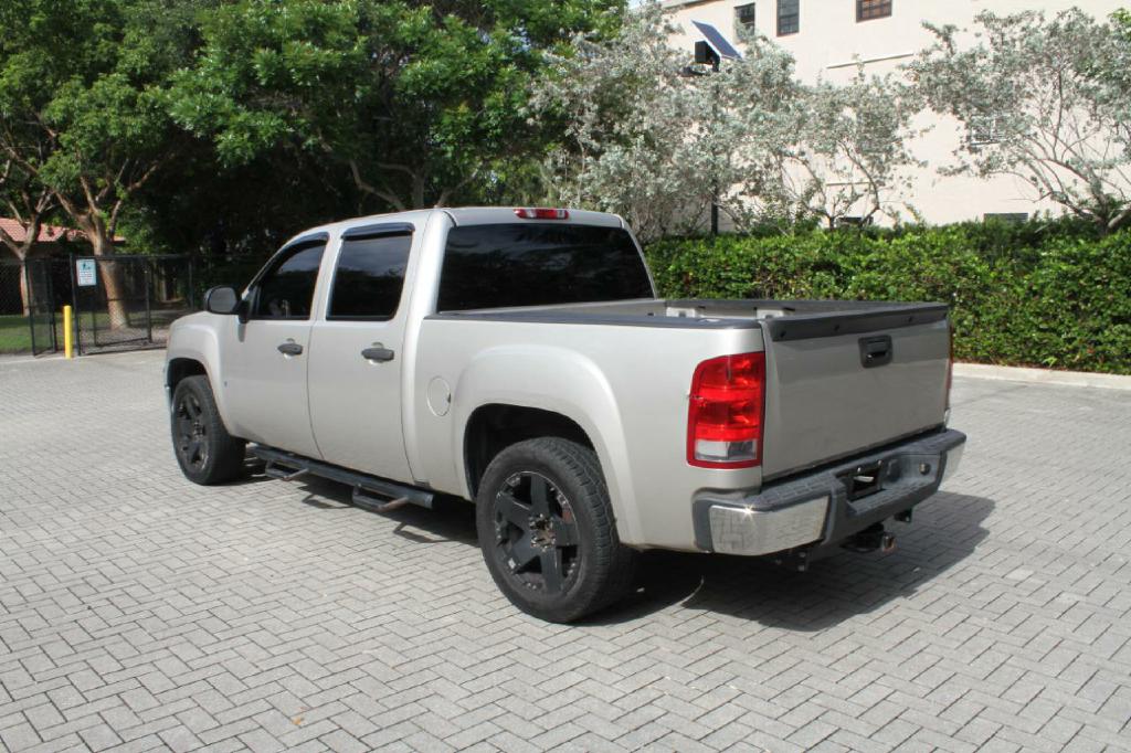 Photo 8 of this GMC SIERRA 1500