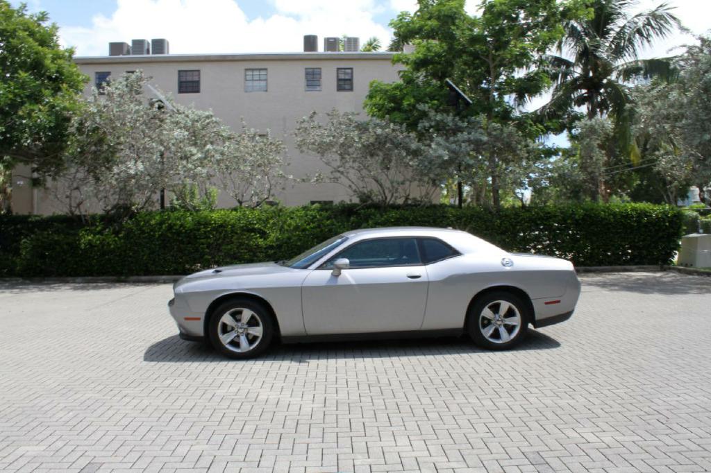 Photo 2 of this DODGE CHALLENGER
