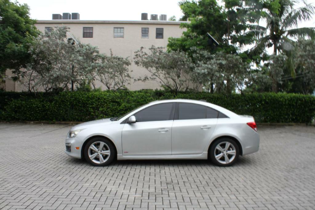 Photo 2 of this CHEVROLET CRUZE