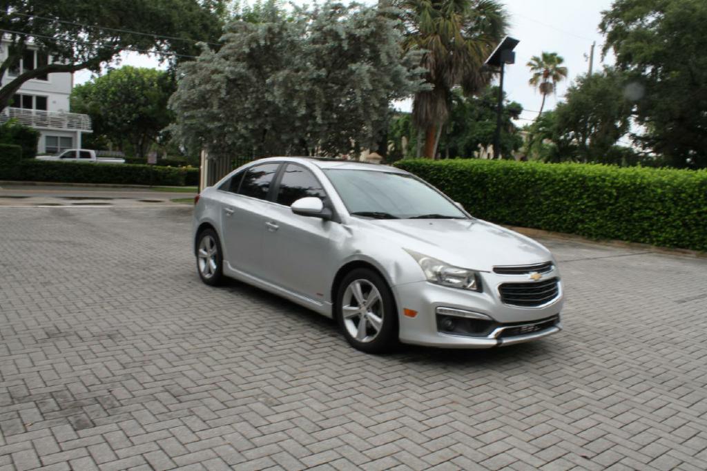 Photo 4 of this CHEVROLET CRUZE
