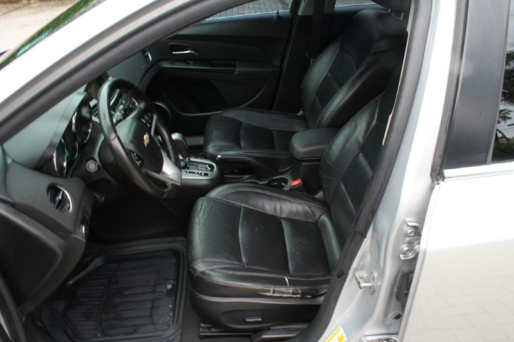 Photo 9 of this CHEVROLET CRUZE