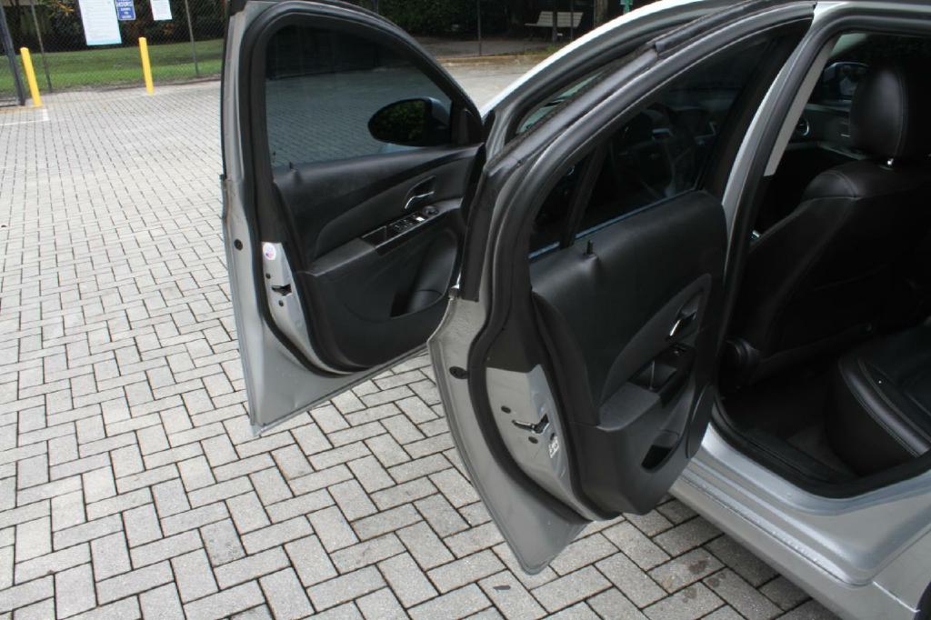 Photo 11 of this CHEVROLET CRUZE