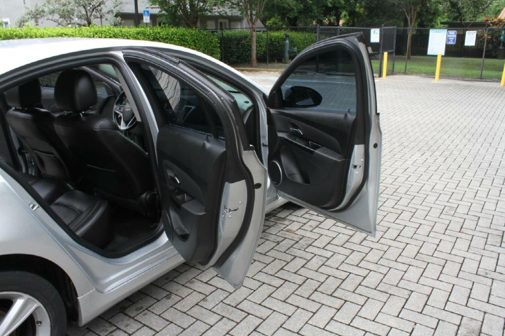 Photo 12 of this CHEVROLET CRUZE