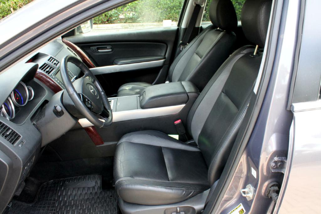 Photo 8 of this MAZDA CX-9