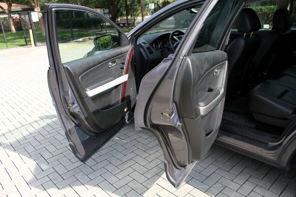 Photo 11 of this MAZDA CX-9