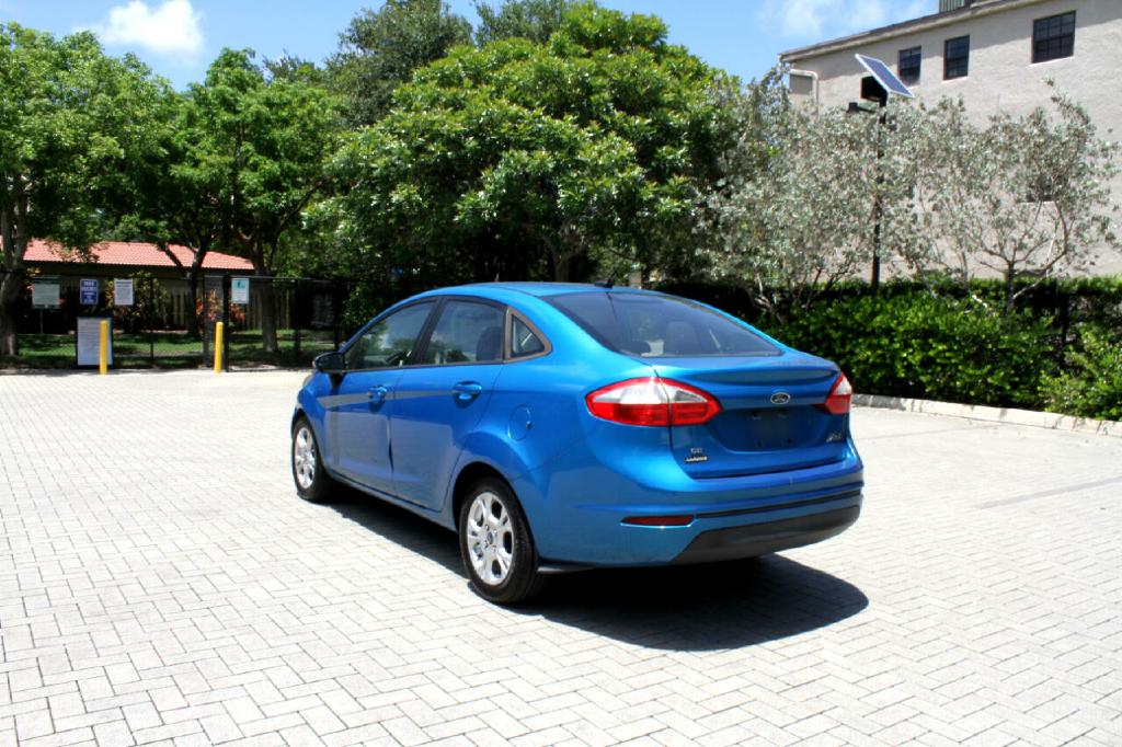 Photo 5 of this FORD FIESTA