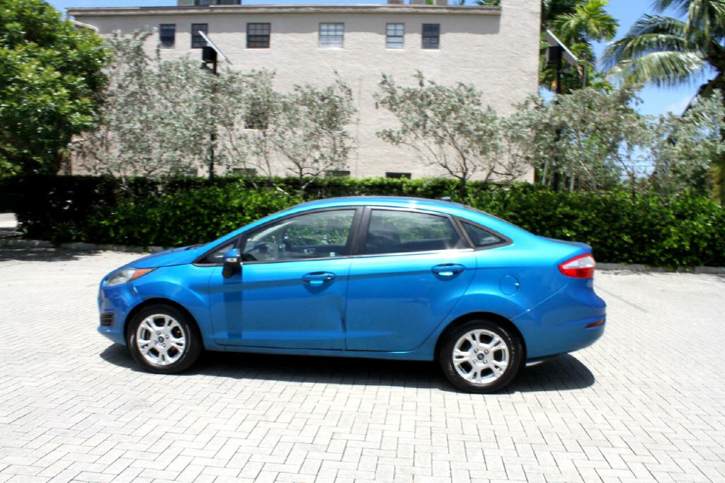 Photo 6 of this FORD FIESTA